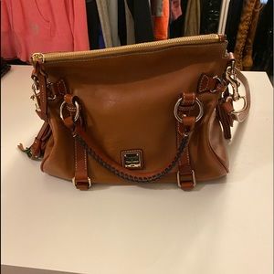 Dooney & Bourke handbag like new